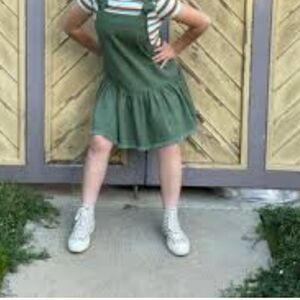 Style U fashion green overall dress with ruffles and brown buttons mini